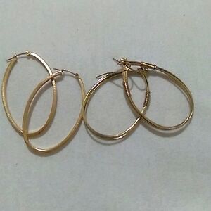 Two pairs of gold toned oval earrings